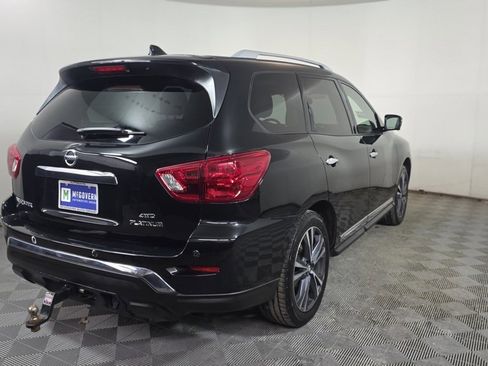 Used 2019 Nissan Pathfinder Platinum image 4