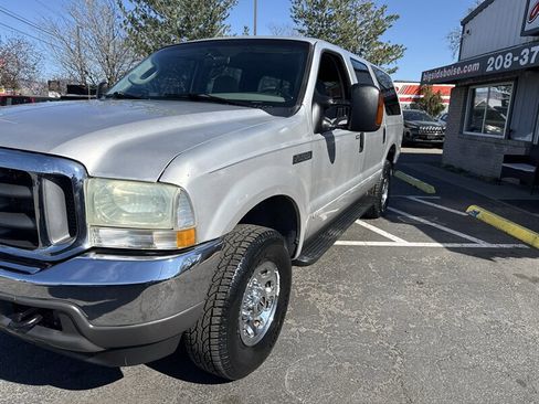 Used 2004 Ford Excursion XLT image 16