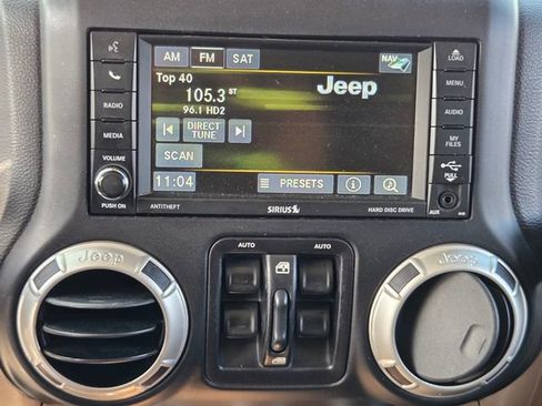 Used 2016 Jeep Wrangler Unlimited Sahara w/ Connectivity Group image 17