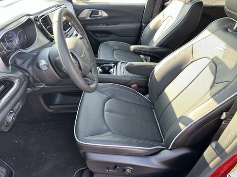 New 2026 Chrysler Pacifica Limited w/ S Appearance Package image 14