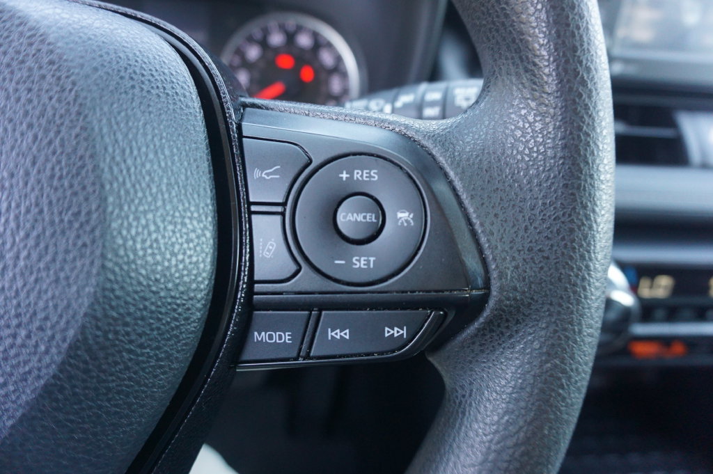 Used 2021 Toyota RAV4 XLE FWD image 9