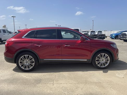 Used 2018 Lincoln MKX Reserve w/ Driver Assistance Package FWD image 3