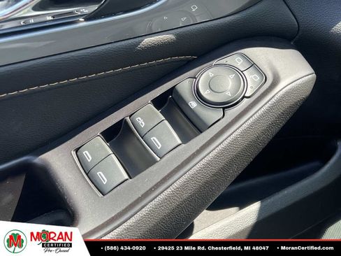 Used 2020 Chevrolet Traverse LT FWD image 17