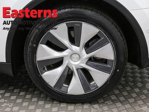 Used 2022 Tesla Model Y Long Range image 30