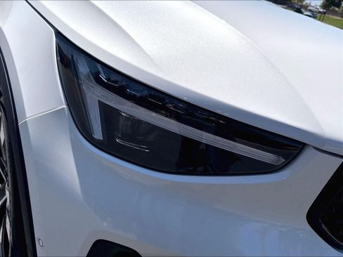 Used 2026 Volvo XC40 B4 Plus w/ Climate Package FWD image 31