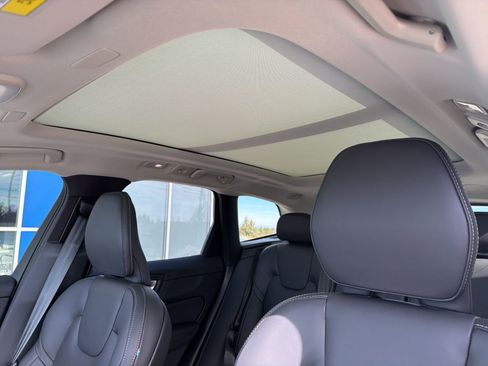New 2026 Volvo XC60 B5 Ultra w/ Protection Package Premier AWD/4WD image 16