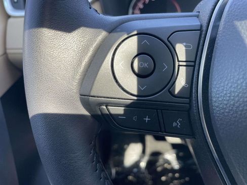 Used 2025 Toyota RAV4 XLE Premium FWD image 33