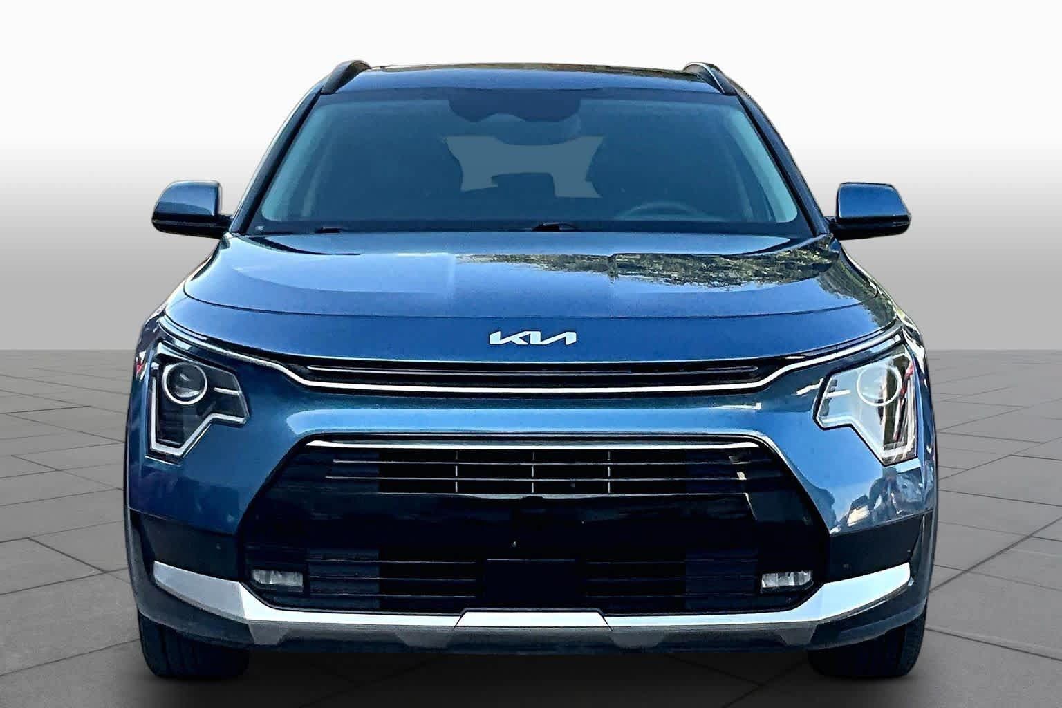 Used 2023 Kia Niro EX Touring FWD image 4