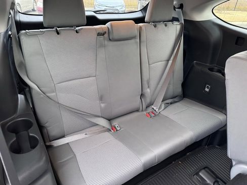 Used 2023 Toyota Highlander LE image 18