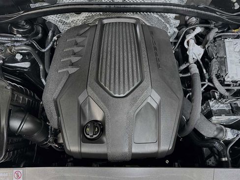 Certified 2025 Porsche Macan image 32