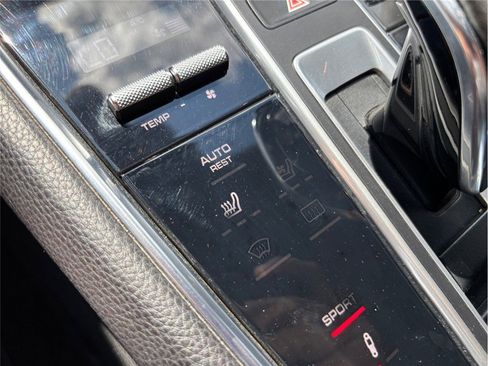 Used 2017 Porsche Panamera 4S image 34