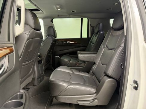 Used 2019 Cadillac Escalade ESV Luxury AWD/4WD image 21