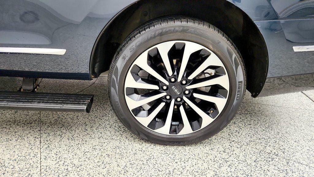 Used 2022 Lincoln Navigator Reserve RWD image 9