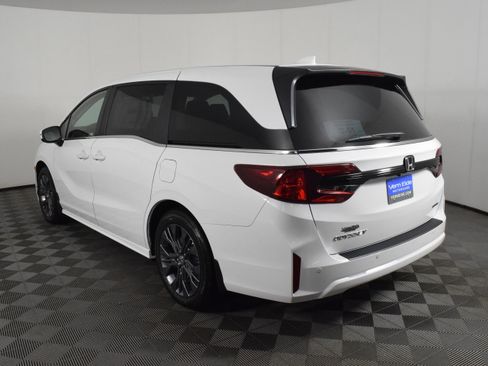 New 2026 Honda Odyssey Touring image 8