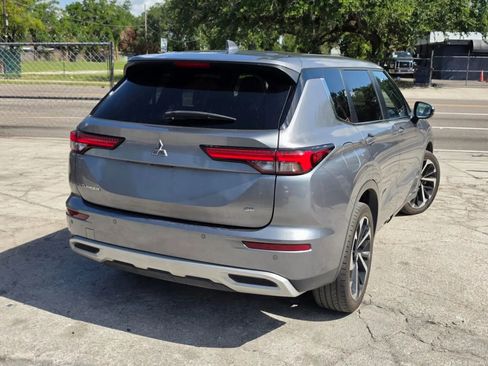 Used 2023 Mitsubishi Outlander SE image 6