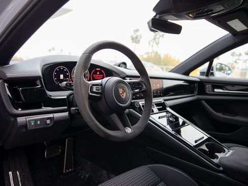Certified 2024 Porsche Panamera 4 image 4