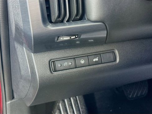 Certified 2024 Nissan Pathfinder SL image 16