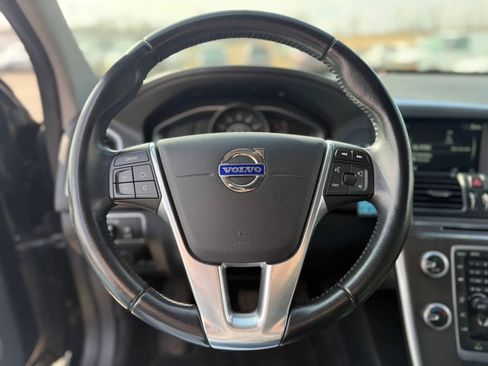 Used 2016 Volvo XC60 T5 w/ Proximity Package FWD image 27