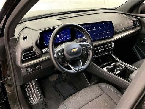 Used 2025 Chevrolet Traverse LT AWD/4WD image 16