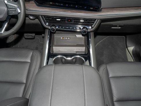 Used 2025 Chevrolet Tahoe LT image 27