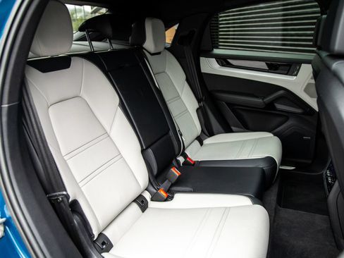 Certified 2026 Porsche Cayenne Coupe AWD/4WD image 25