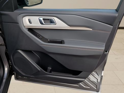 New 2026 Ford Explorer Active RWD image 21