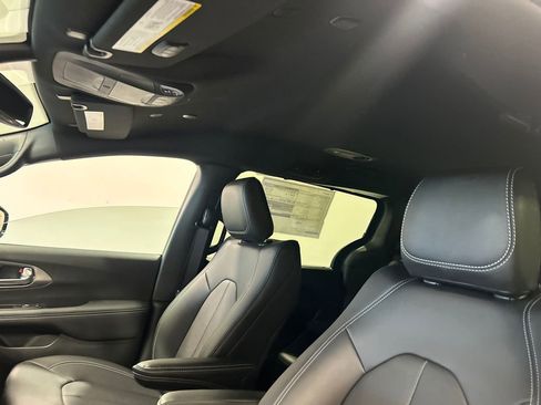 New 2026 Chrysler Pacifica Select image 26