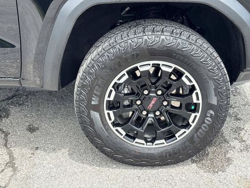 Certified 2026 GMC Canyon AT4 w/ AT4 Premium Package AWD/4WD image 10