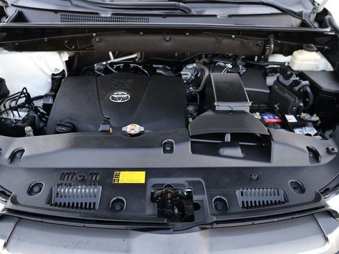 Used 2017 Toyota Highlander LE image 34