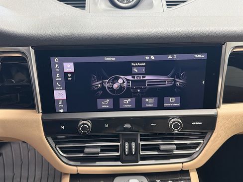 Certified 2025 Porsche Macan image 29