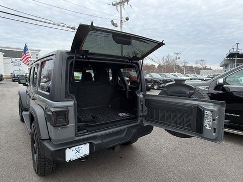 Used 2018 Jeep Wrangler Unlimited Sport S image 11
