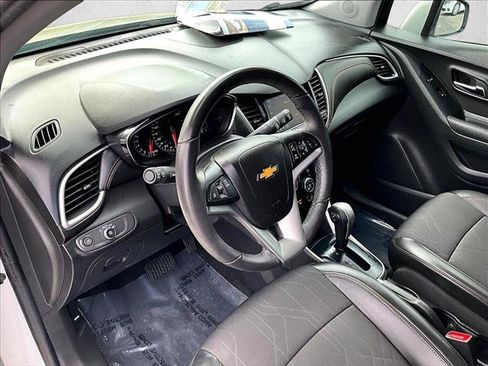 Used 2022 Chevrolet Trax LT w/ LT Convenience Package FWD image 14