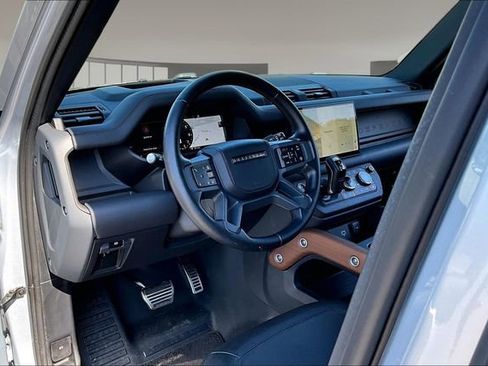 Used 2024 Land Rover Defender 110 X AWD/4WD image 17