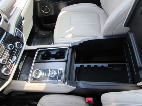 Used 2024 Ford Expedition Max Limited image 18