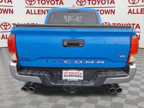 Used 2020 Toyota Tacoma TRD Off-Road AWD/4WD image 7