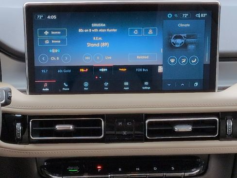 Used 2023 Lincoln Nautilus FWD w/ Premium Package image 18