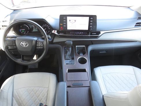 Used 2022 Toyota Sienna LE AWD/4WD image 12