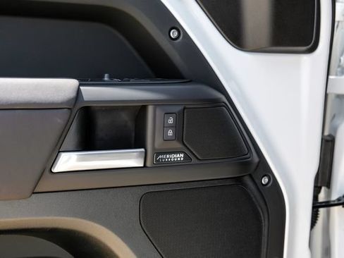 New 2026 Land Rover Defender 110 X-Dynamic SE AWD/4WD image 54