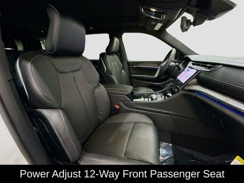 New 2025 Jeep Grand Cherokee L Overland w/ Luxury Tech Group IV image 15