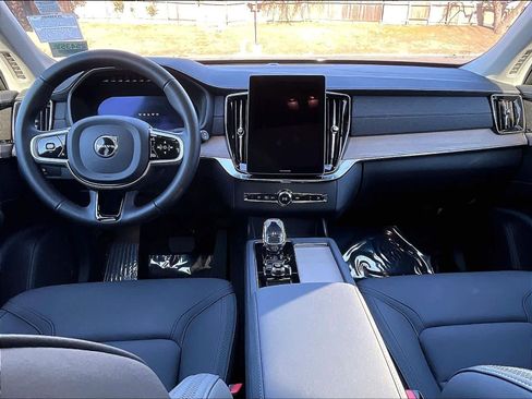 Used 2025 Volvo XC90 B5 Core w/ Protection Package Premier image 17