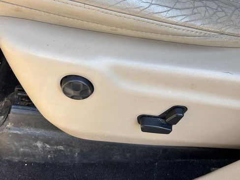 Used 2015 Jeep Grand Cherokee Limited w/ Luxury Group II image 19