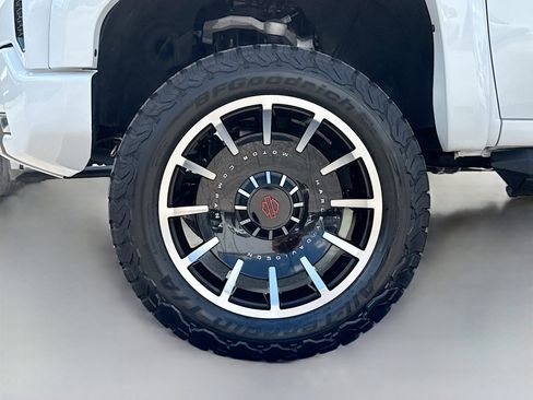 Used 2025 GMC Sierra 1500 AT4 w/ AT4 Premium Package AWD/4WD image 38