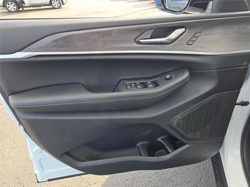 New 2025 Jeep Grand Cherokee Limited w/ Black Appearance Package image 21