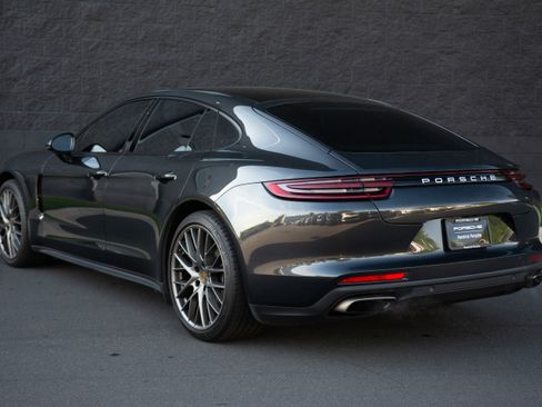 Certified 2017 Porsche Panamera image 2