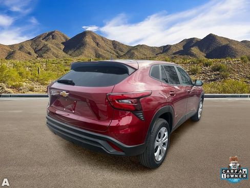 Used 2025 Chevrolet Trax LS image 4