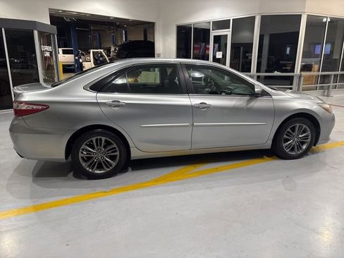 Used 2017 Toyota Camry SE w/ Four Season Floor Mat Package image 7