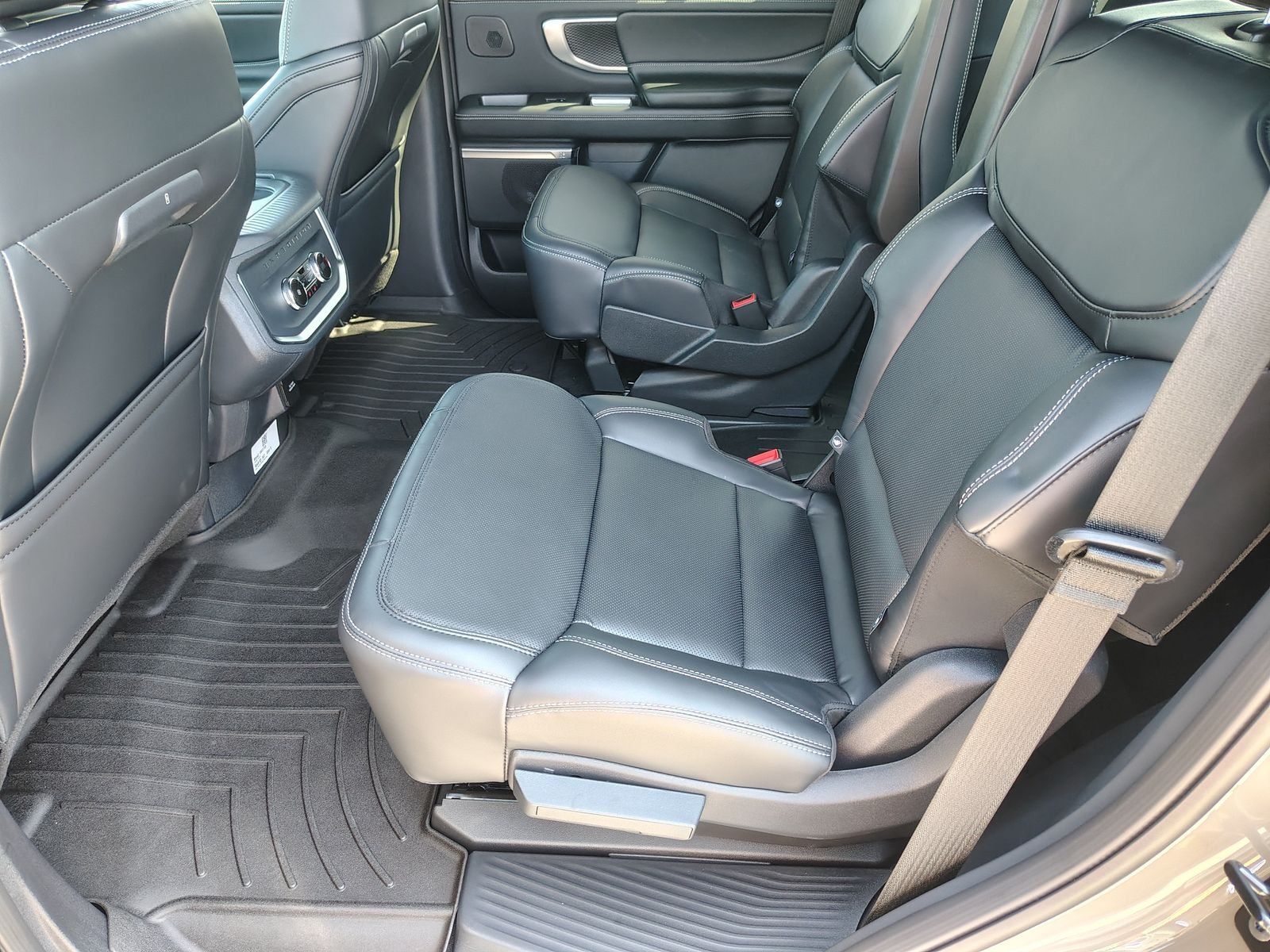 New 2027 Ford Expedition Platinum w/ Stealth Performance Package AWD/4WD image 29