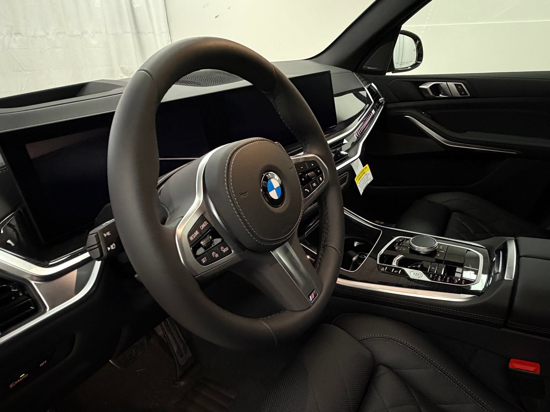 Used 2026 BMW X5 xDrive40i w/ M Sport Package AWD/4WD image 4