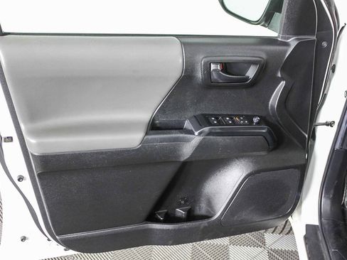 Used 2022 Toyota Tacoma SR w/ SR Convenience Package image 21