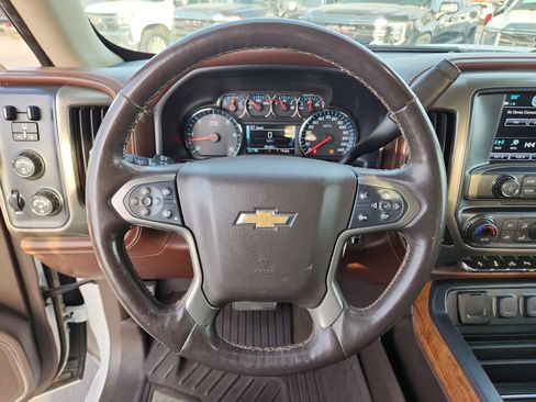 Used 2018 Chevrolet Silverado 1500 High Country image 18